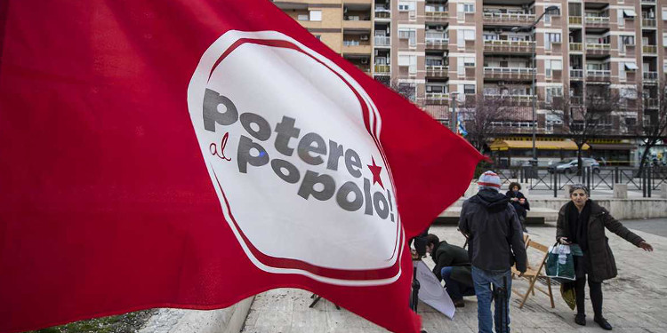 potere-al-popolo-bandiera