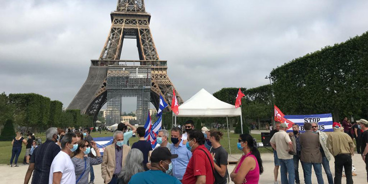 stop-au-blocus-eiffel