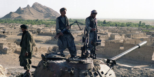 L00a-mujahiddin-su-carro-distrutto