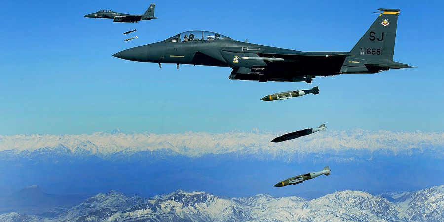 F-15E_drops_2000-pound_munitions_Afghanistan_2009
