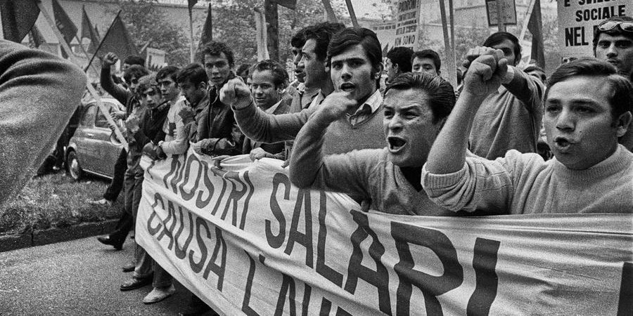 1969. Gli operai della Mirafiori sfilano in corso Unione Sovietica. Foto di Mauro Vallinotto