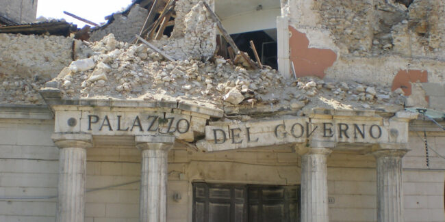 LAquila_eathquake_prefettura