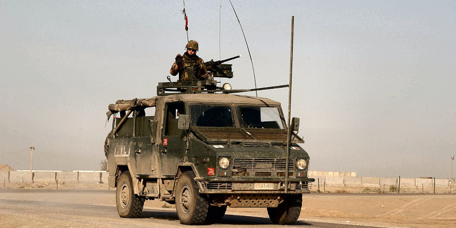 Italian_military_Iveco_40.10WM